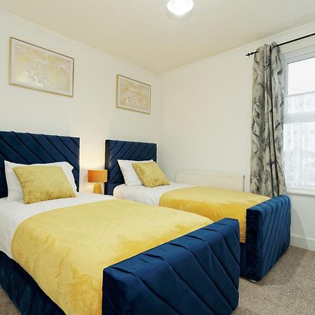 Ferienwohnung Lovely Luxury 3 Bed House Chatham  Exterior foto